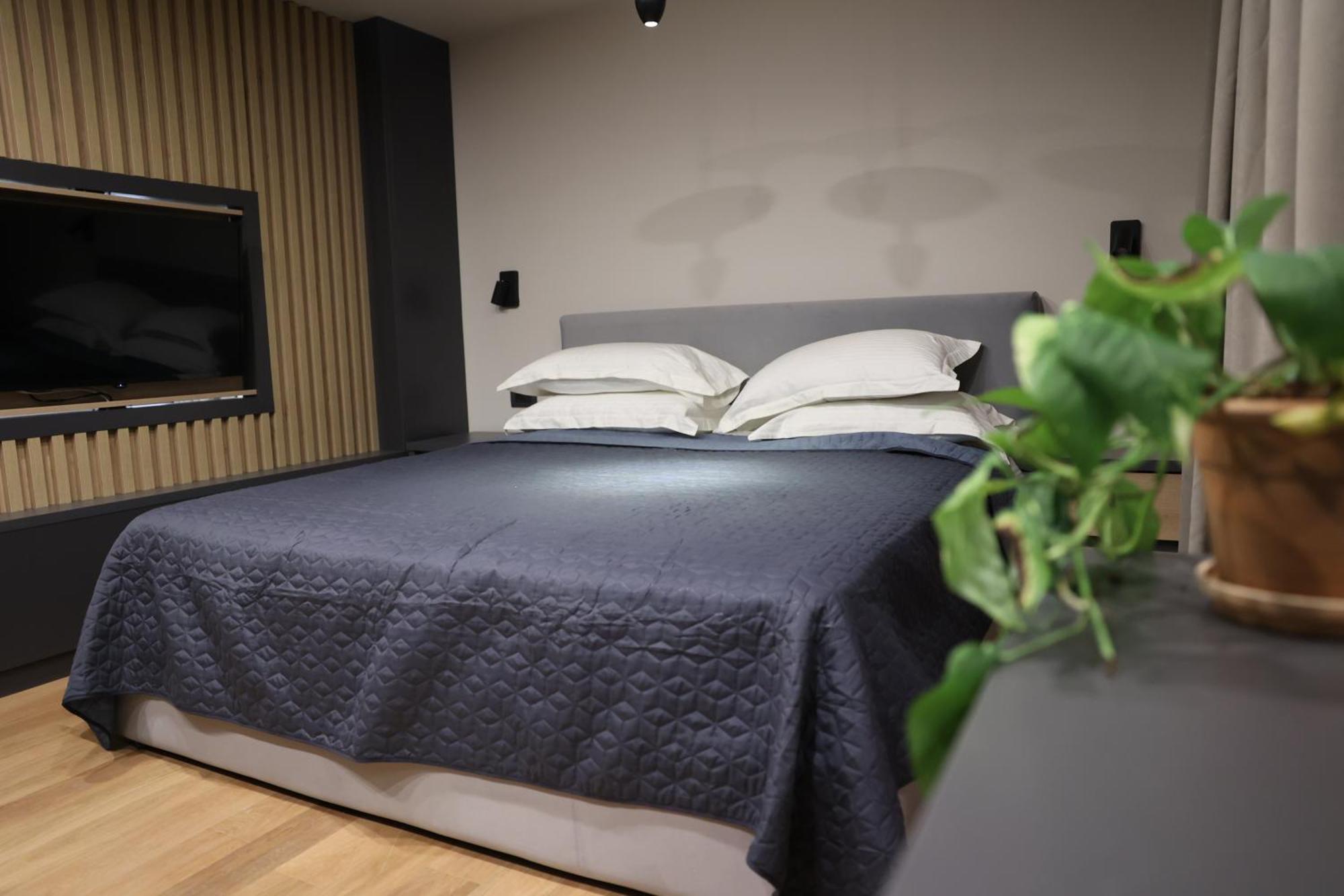 Premium 1 * Tirana