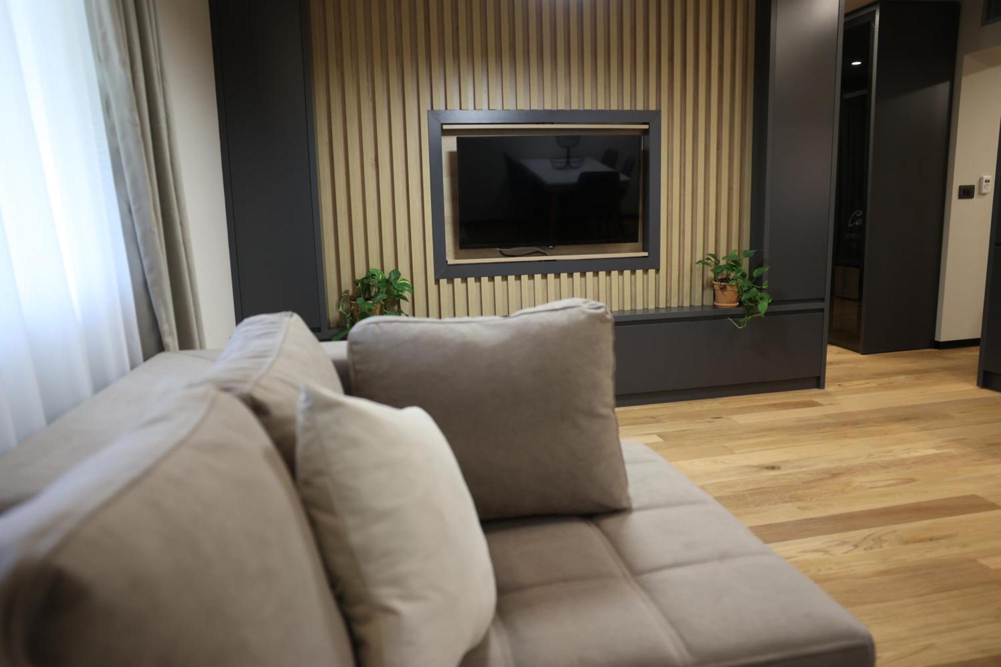 Premium 1 Tirana